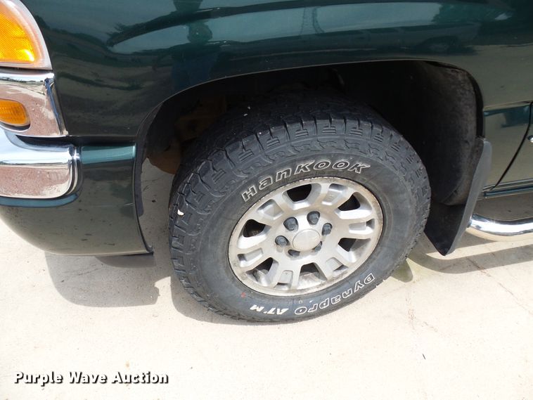 image for item DI0586 2005 GMC Sierra 1500 Crew Cab pickup truck