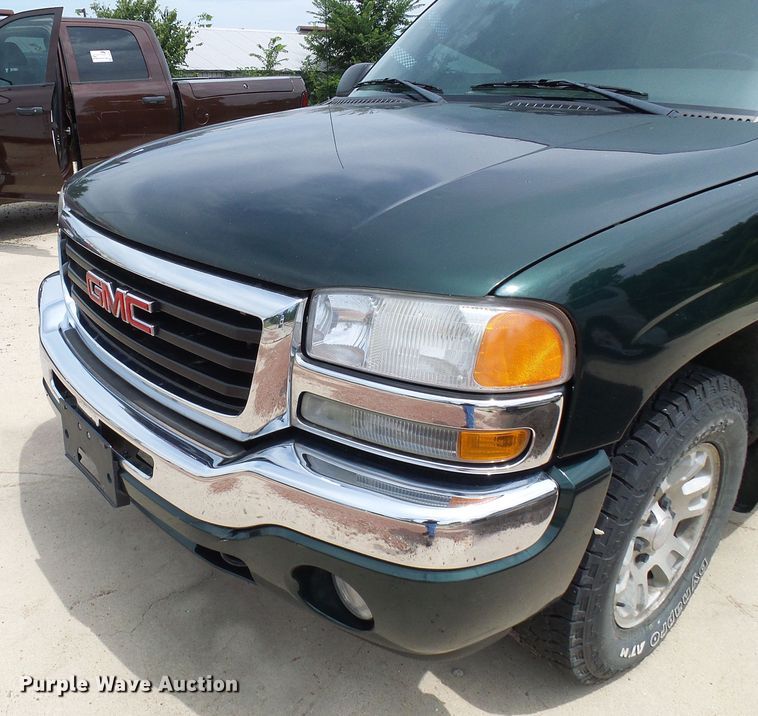 image for item DI0586 2005 GMC Sierra 1500 Crew Cab pickup truck