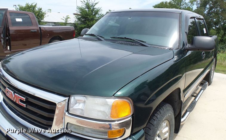 image for item DI0586 2005 GMC Sierra 1500 Crew Cab pickup truck