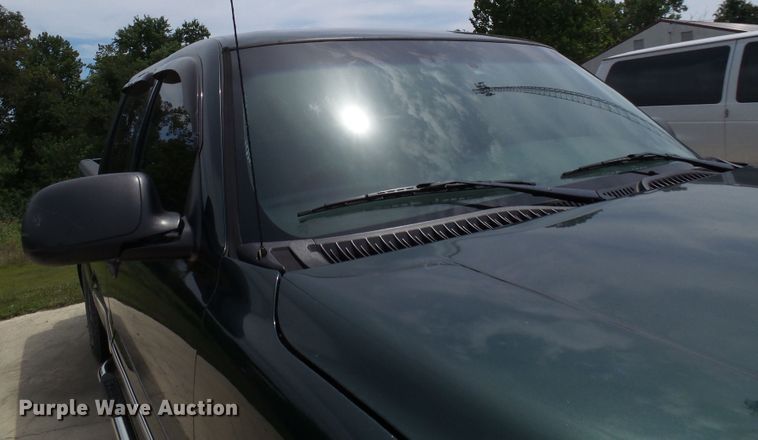 image for item DI0586 2005 GMC Sierra 1500 Crew Cab pickup truck