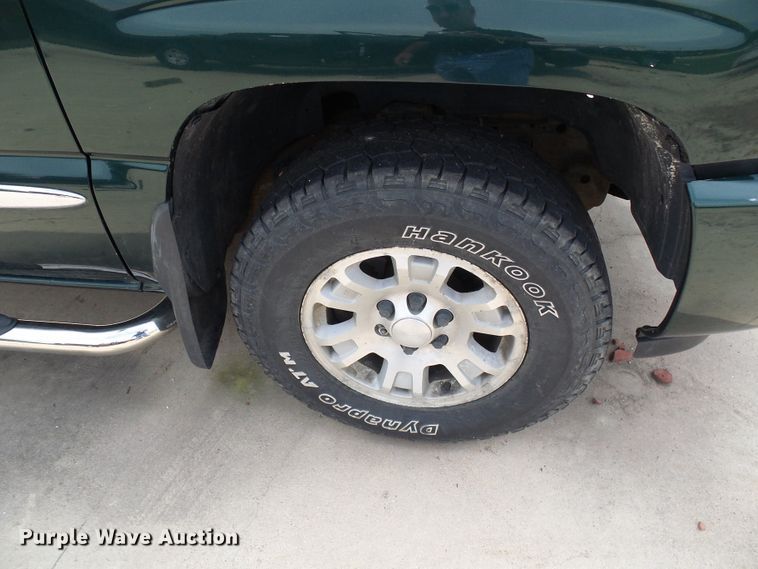 image for item DI0586 2005 GMC Sierra 1500 Crew Cab pickup truck