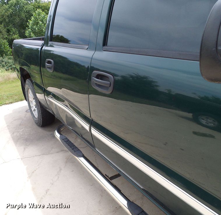 image for item DI0586 2005 GMC Sierra 1500 Crew Cab pickup truck