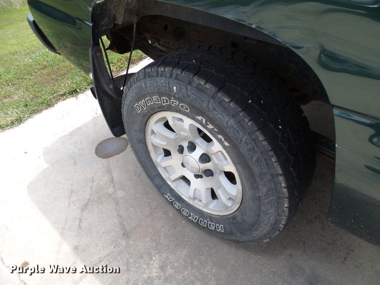 image for item DI0586 2005 GMC Sierra 1500 Crew Cab pickup truck