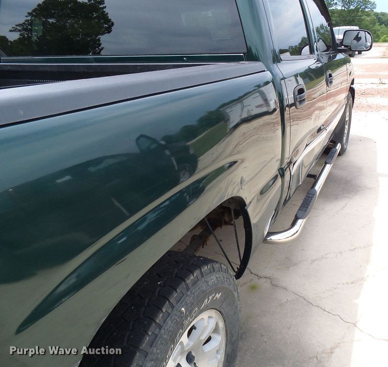 image for item DI0586 2005 GMC Sierra 1500 Crew Cab pickup truck
