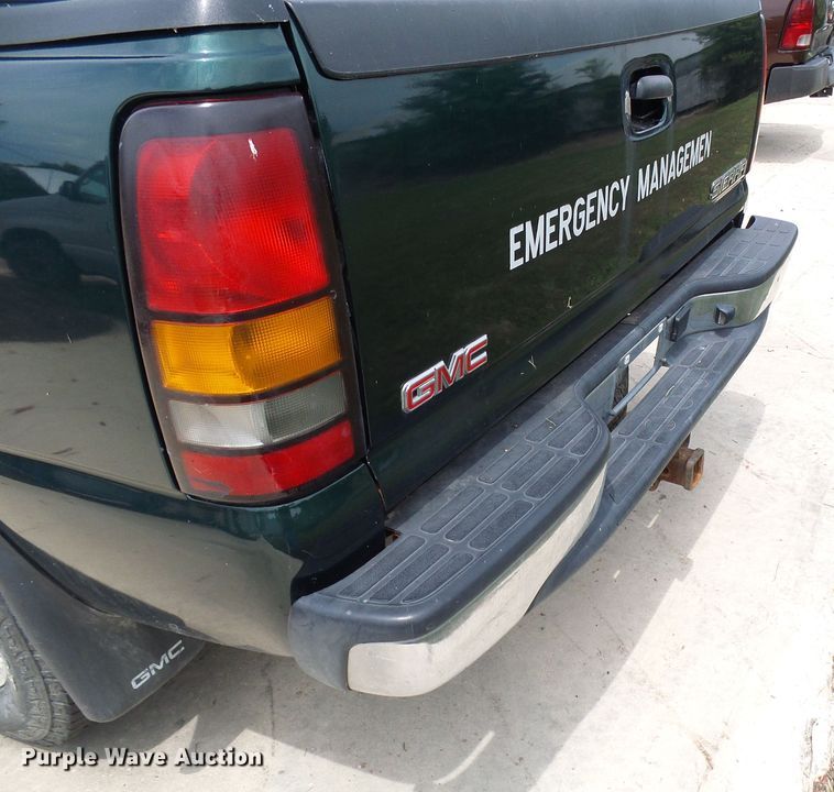 image for item DI0586 2005 GMC Sierra 1500 Crew Cab pickup truck