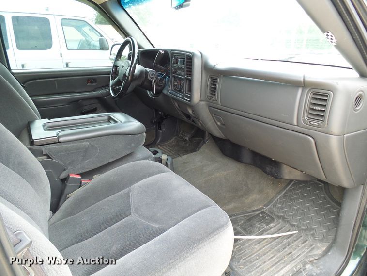 image for item DI0586 2005 GMC Sierra 1500 Crew Cab pickup truck