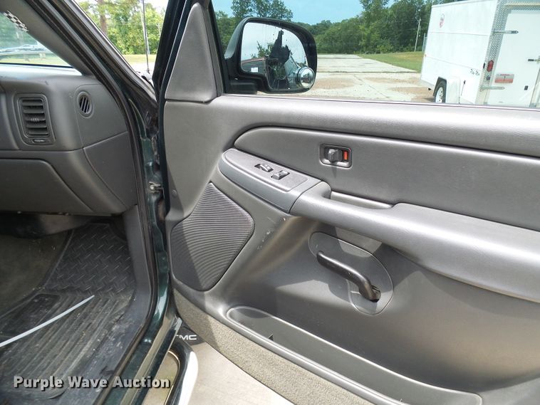 image for item DI0586 2005 GMC Sierra 1500 Crew Cab pickup truck