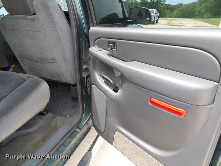 image for item DI0586 2005 GMC Sierra 1500 Crew Cab pickup truck