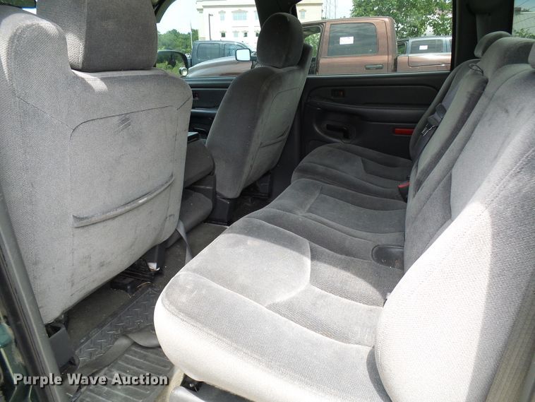 image for item DI0586 2005 GMC Sierra 1500 Crew Cab pickup truck