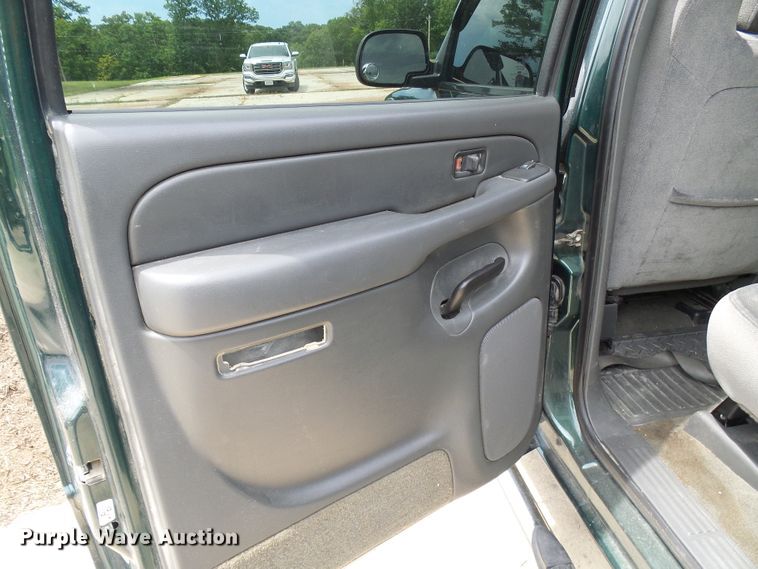 image for item DI0586 2005 GMC Sierra 1500 Crew Cab pickup truck