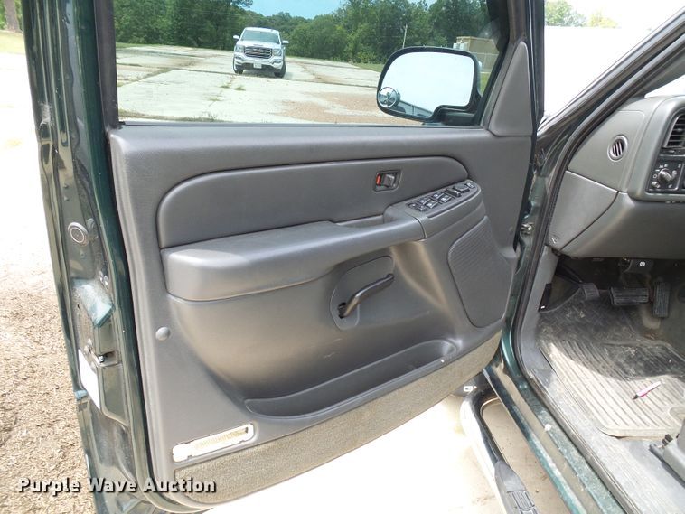 image for item DI0586 2005 GMC Sierra 1500 Crew Cab pickup truck