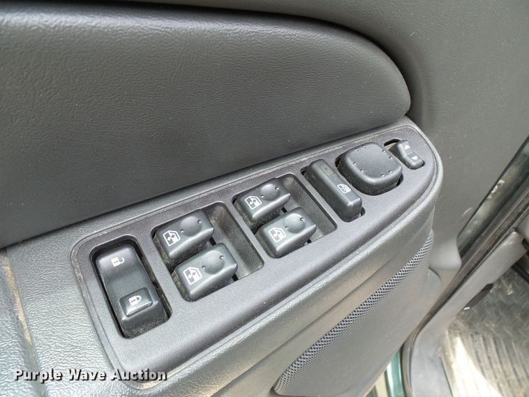 image for item DI0586 2005 GMC Sierra 1500 Crew Cab pickup truck