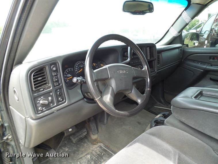 image for item DI0586 2005 GMC Sierra 1500 Crew Cab pickup truck