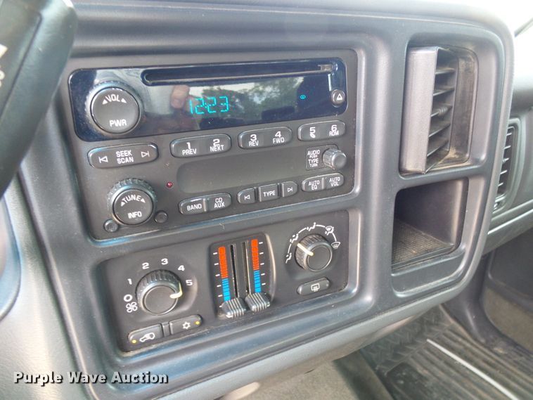 image for item DI0586 2005 GMC Sierra 1500 Crew Cab pickup truck