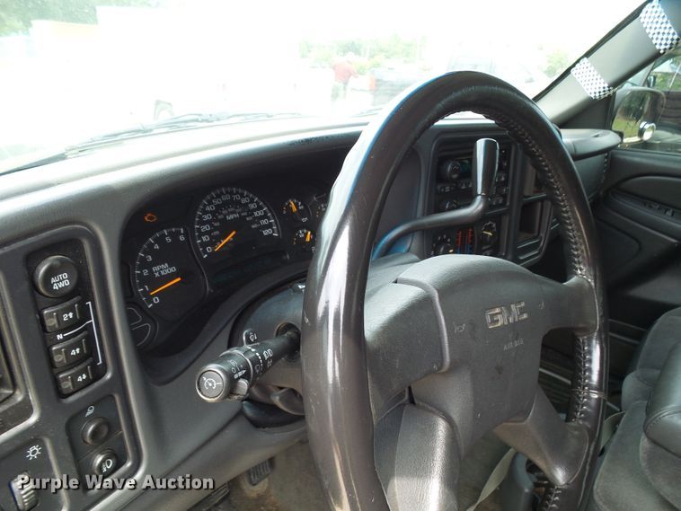 image for item DI0586 2005 GMC Sierra 1500 Crew Cab pickup truck