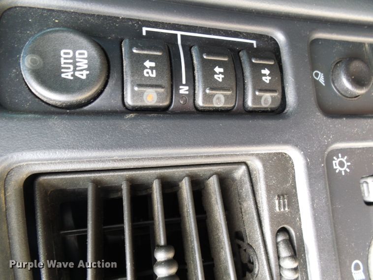 image for item DI0586 2005 GMC Sierra 1500 Crew Cab pickup truck