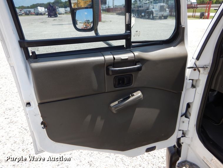 image for item DI1750 2010 UD Nissan UD2300 refuse truck