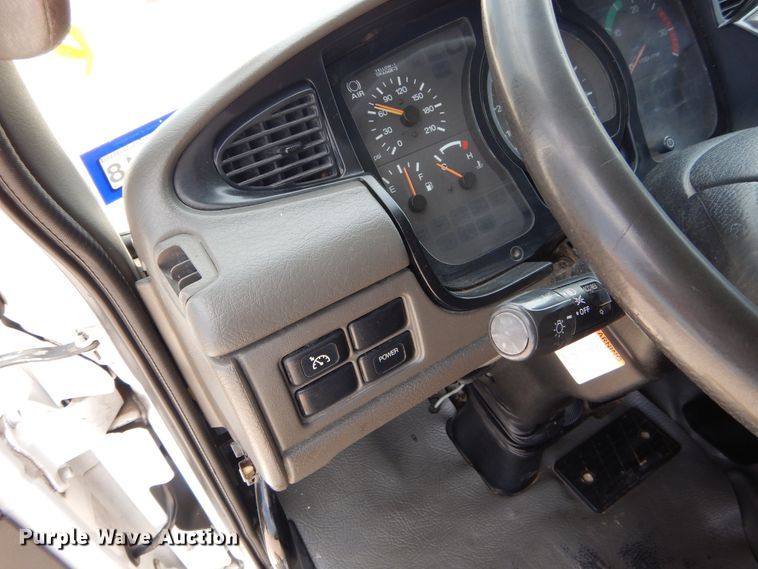 image for item DI1750 2010 UD Nissan UD2300 refuse truck