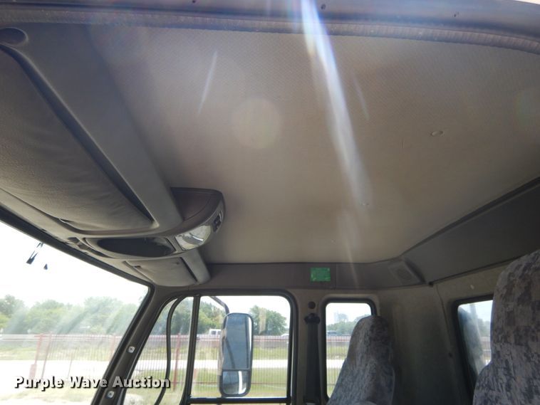 image for item DI1750 2010 UD Nissan UD2300 refuse truck