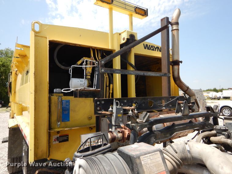 image for item DI1750 2010 UD Nissan UD2300 refuse truck