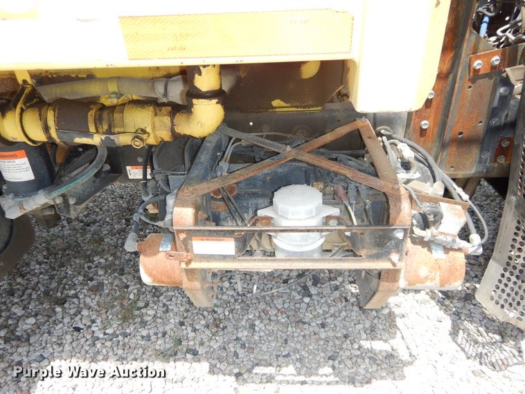 image for item DI1750 2010 UD Nissan UD2300 refuse truck