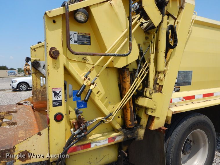 image for item DI1750 2010 UD Nissan UD2300 refuse truck