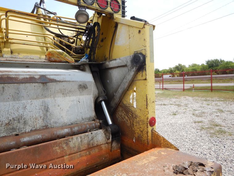 image for item DI1750 2010 UD Nissan UD2300 refuse truck