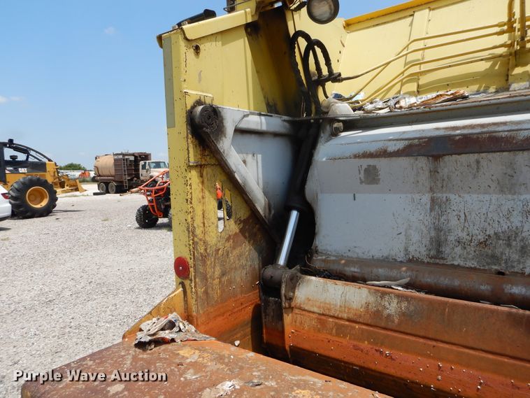 image for item DI1750 2010 UD Nissan UD2300 refuse truck