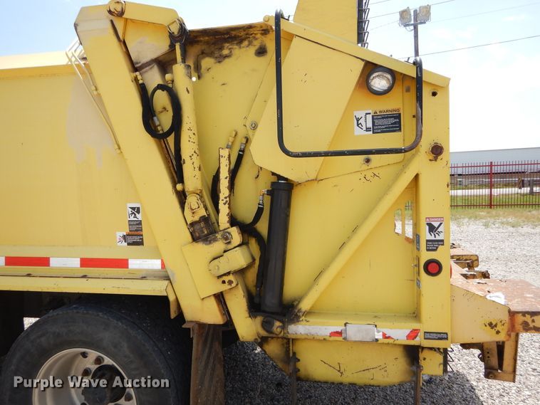 image for item DI1750 2010 UD Nissan UD2300 refuse truck