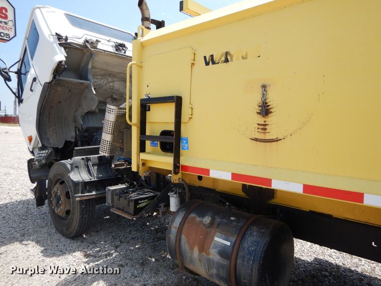 image for item DI1750 2010 UD Nissan UD2300 refuse truck