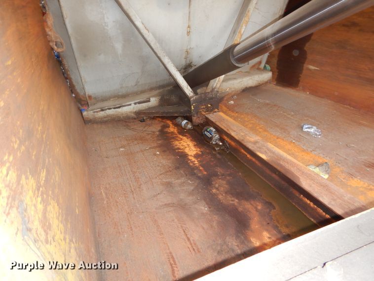 image for item DI1750 2010 UD Nissan UD2300 refuse truck