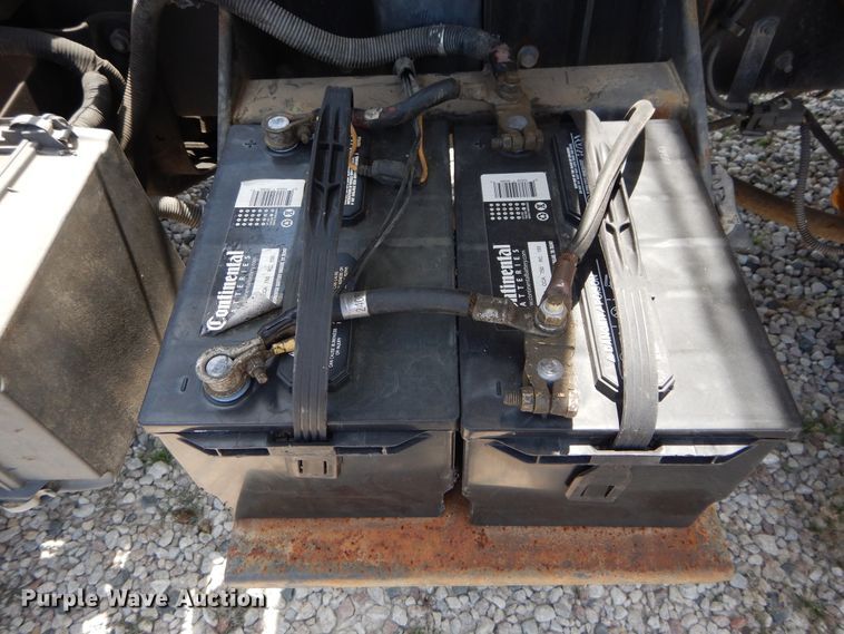 image for item DI1750 2010 UD Nissan UD2300 refuse truck