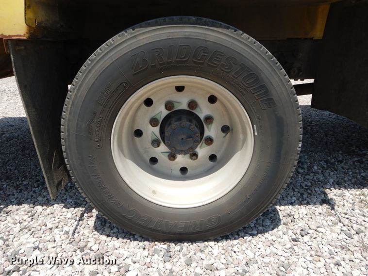 image for item DI1750 2010 UD Nissan UD2300 refuse truck