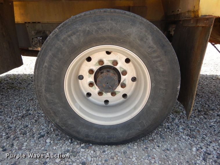 image for item DI1750 2010 UD Nissan UD2300 refuse truck