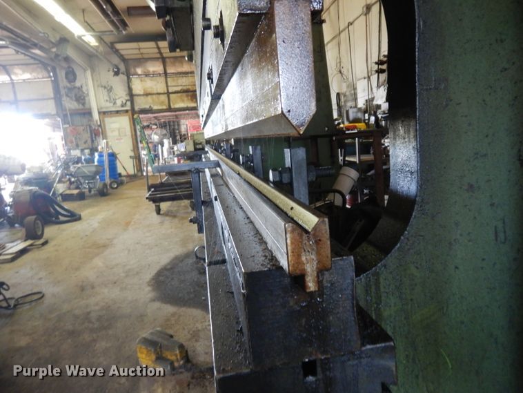 Cincinnati press brake in Minneapolis, KS Item DW9474 sold Purple Wave