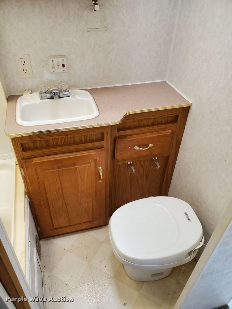 image for item DX9191 1999 Jayco 243RKS Eagle Series camper