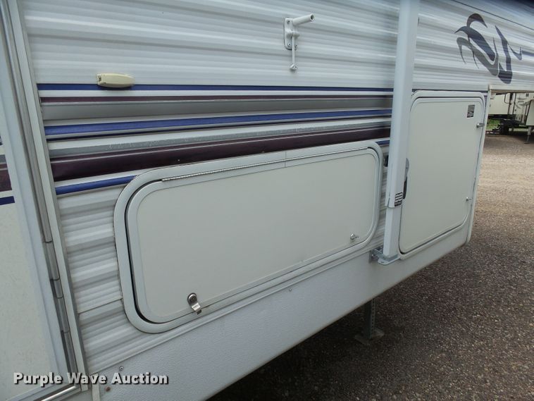 image for item DX9199 2001 Keystone Hornet camper