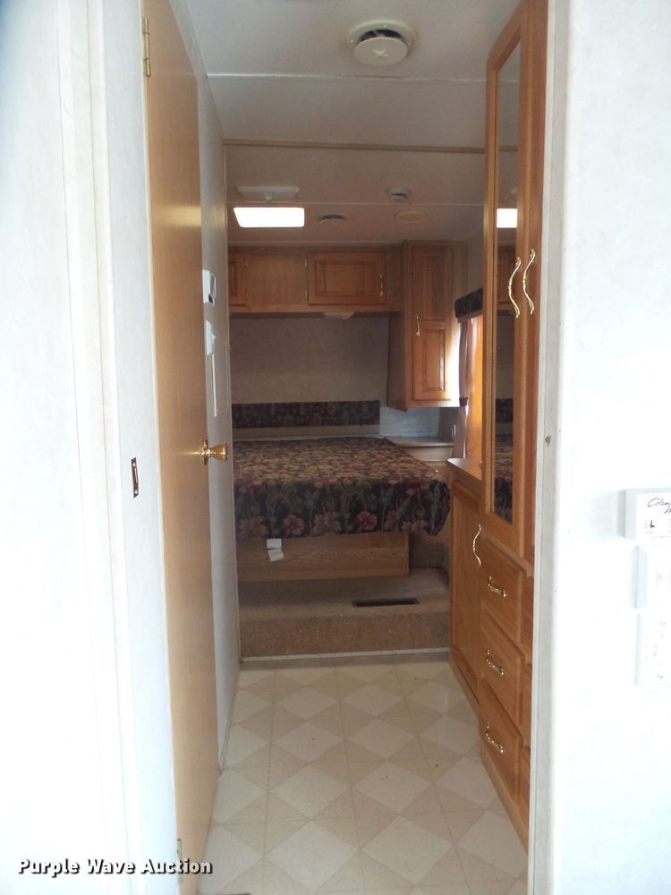 image for item DX9199 2001 Keystone Hornet camper