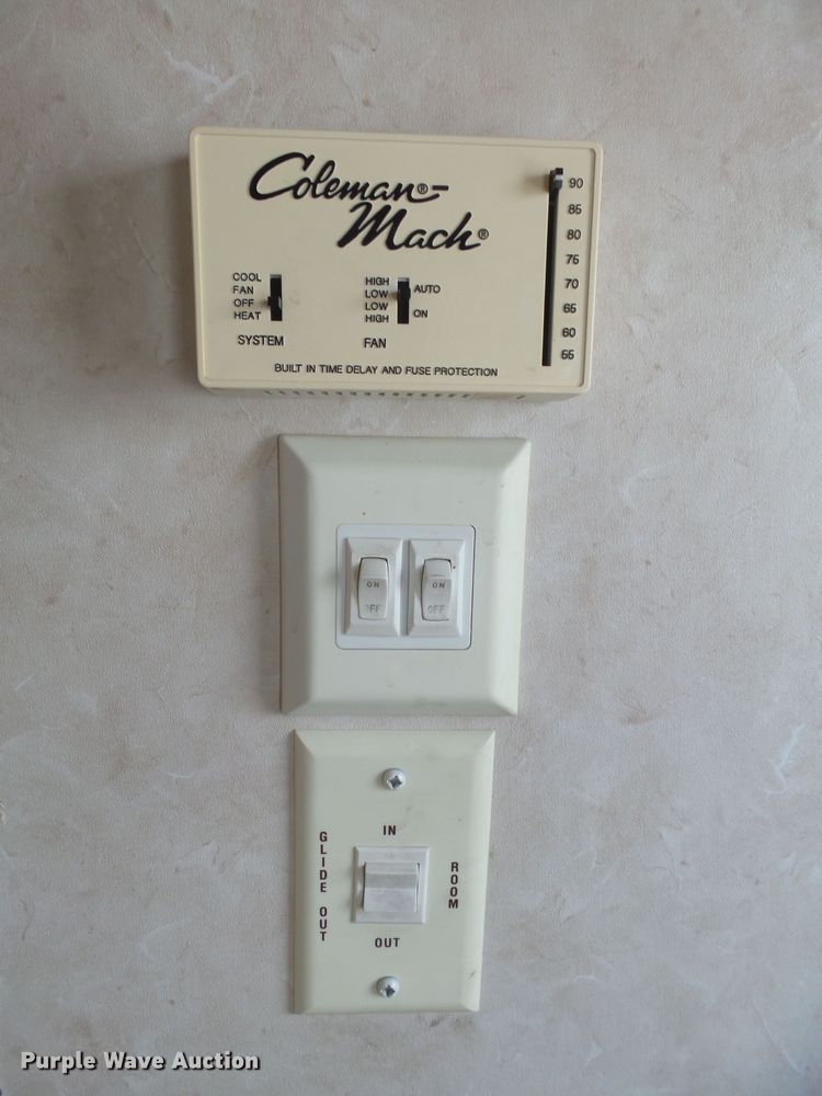 image for item DX9199 2001 Keystone Hornet camper