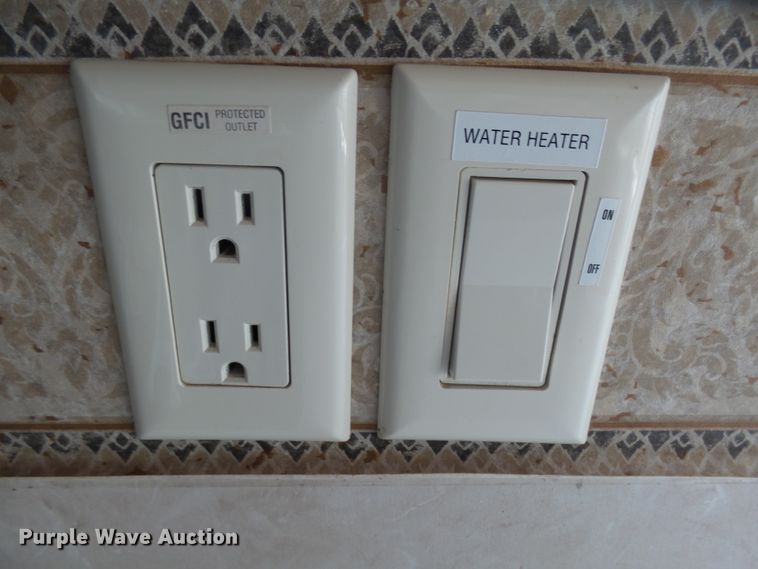 image for item DX9199 2001 Keystone Hornet camper