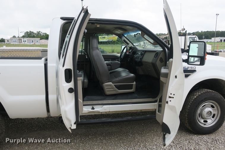 image for item EA9338 2010 Ford F250 Super Duty SuperCab pickup truck