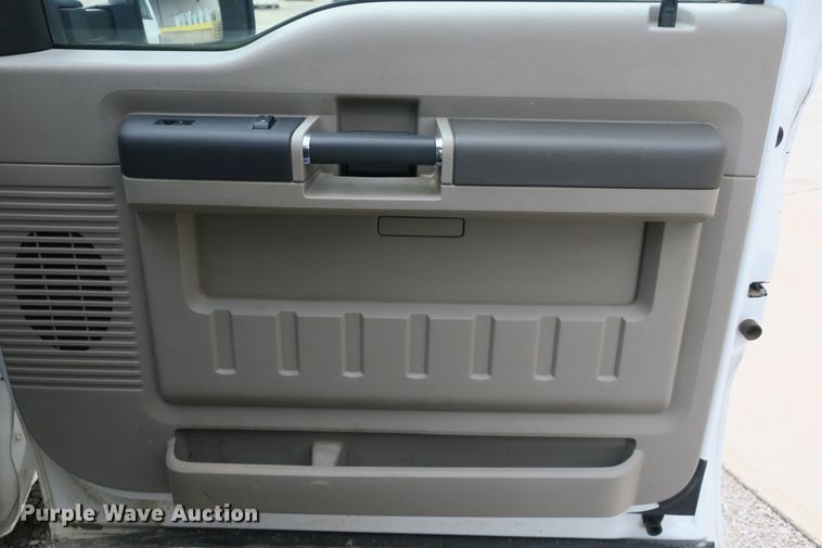 image for item EA9338 2010 Ford F250 Super Duty SuperCab pickup truck