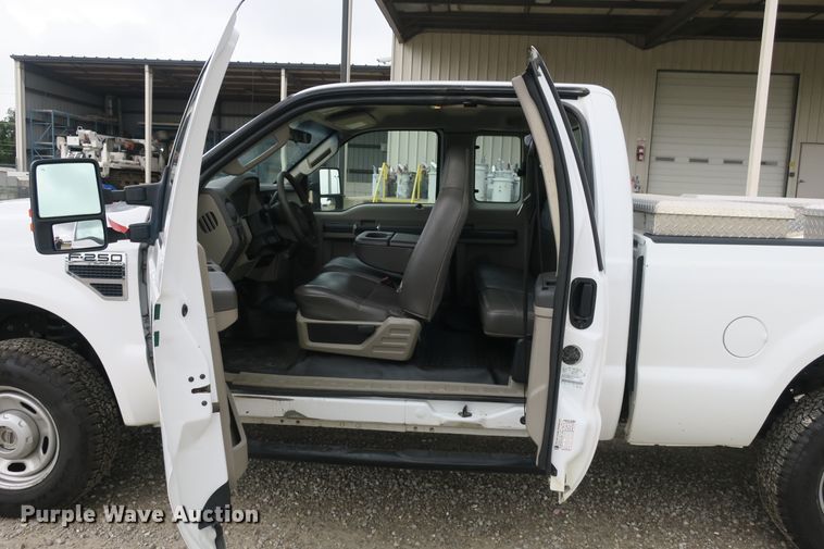 image for item EA9338 2010 Ford F250 Super Duty SuperCab pickup truck