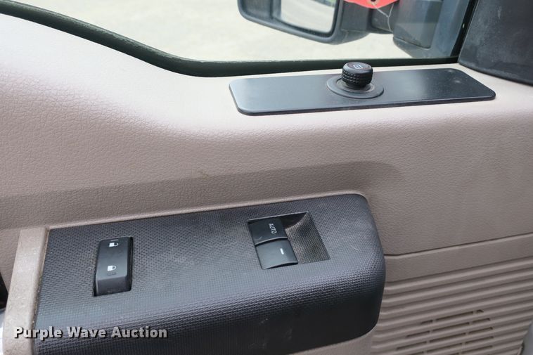 image for item EA9338 2010 Ford F250 Super Duty SuperCab pickup truck