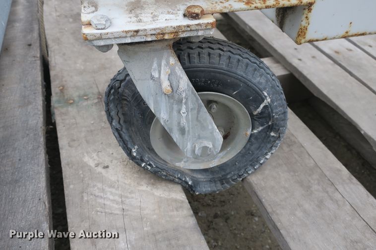 image for item EA9340 (2) carts