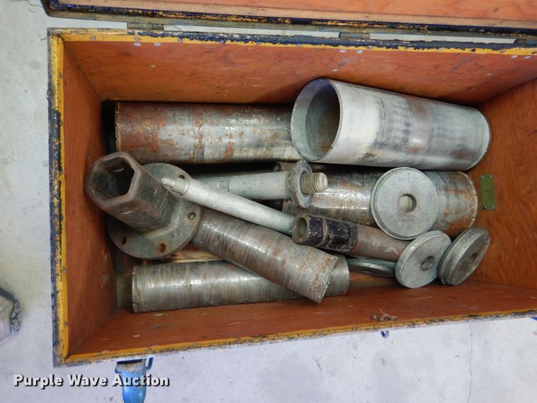 image for item EQ9146 Milwaukee core drill