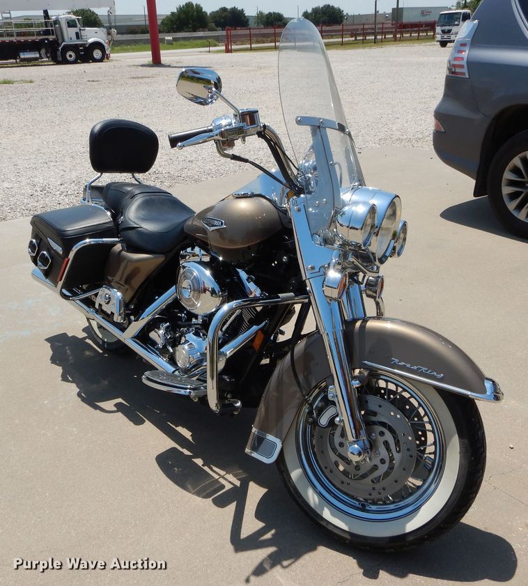 image for item EV9769 2004 Harley Davidson Road King Classic motorcycle