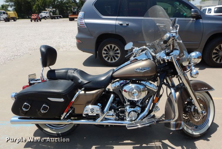 image for item EV9769 2004 Harley Davidson Road King Classic motorcycle