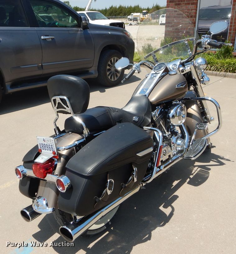 image for item EV9769 2004 Harley Davidson Road King Classic motorcycle