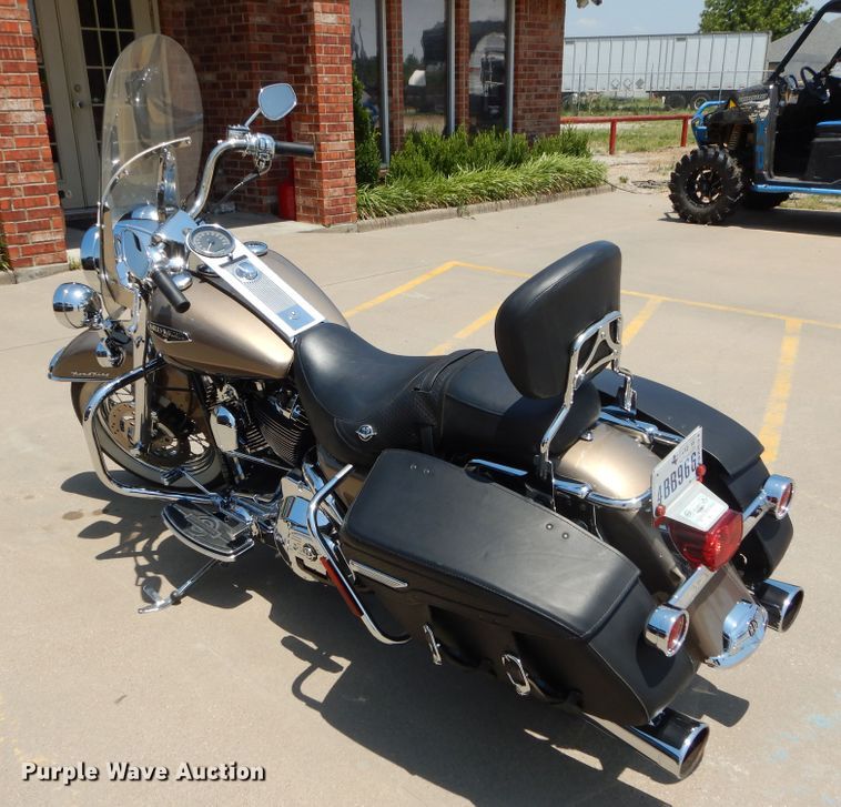 image for item EV9769 2004 Harley Davidson Road King Classic motorcycle